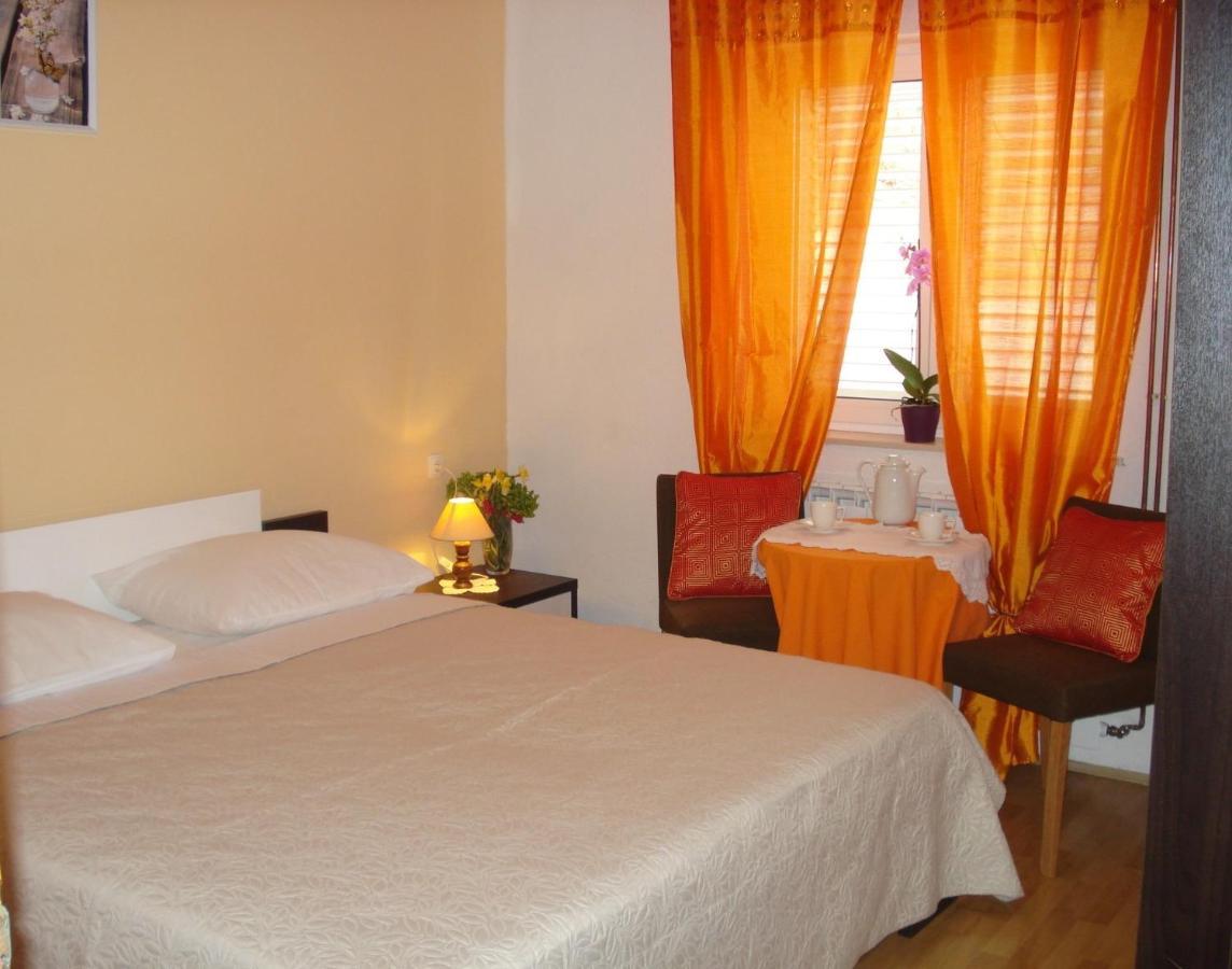 Guest House Adria Senj  Eksteriør billede