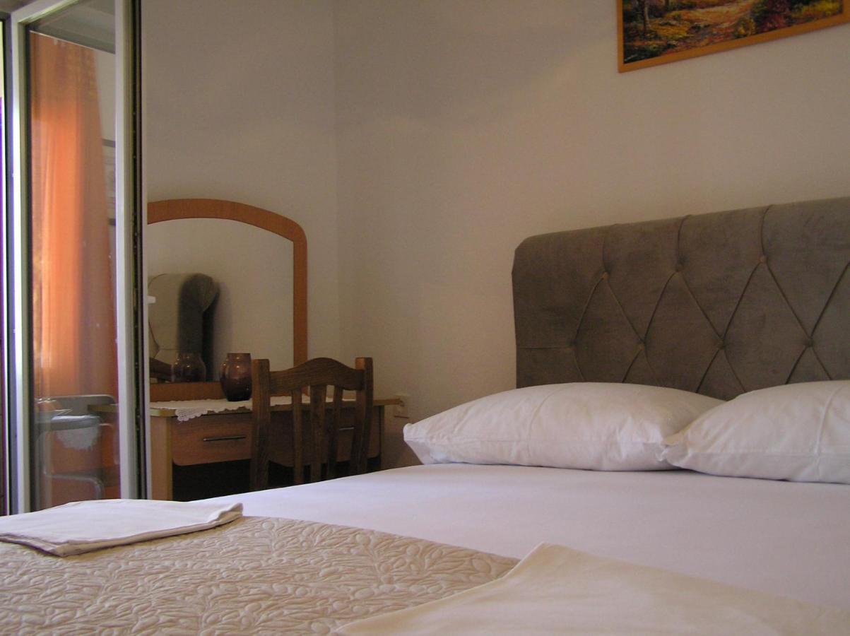 Guest House Adria Senj  Eksteriør billede